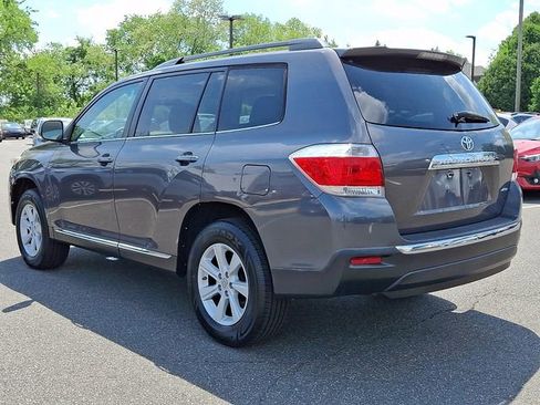Used 2012 Toyota Highlander 4WD w/ Tech Pkg image 4