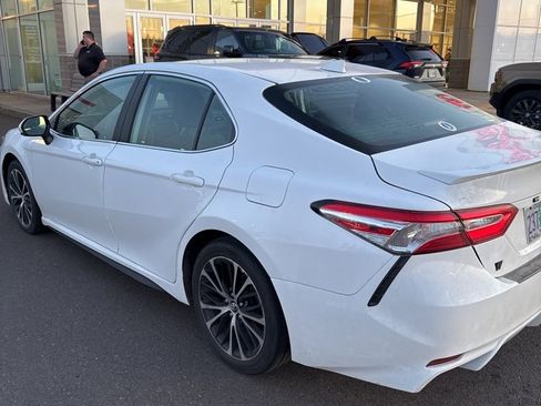 Certified 2020 Toyota Camry SE w/ Convenience Package image 4