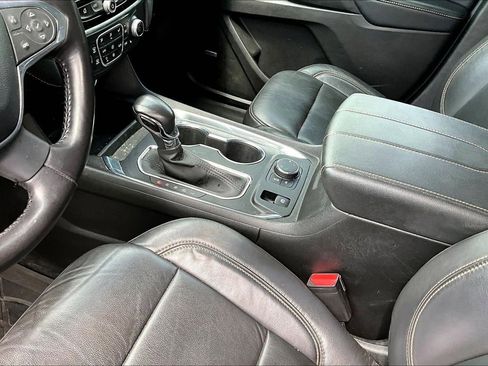 Used 2021 Chevrolet Traverse RS w/ LPO, Floor Liner Package FWD image 16