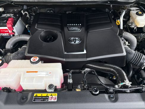 Used 2022 Toyota Tundra SR5 AWD/4WD image 31