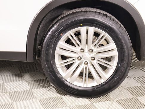 Used 2023 Mitsubishi Outlander ES image 18