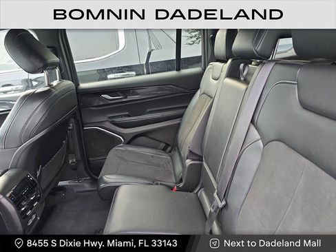 Used 2022 Jeep Grand Cherokee L Laredo image 13