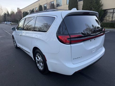 Used 2022 Chrysler Pacifica Limited FWD image 10