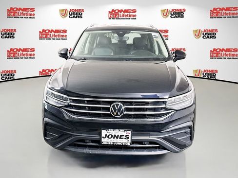 Used 2023 Volkswagen Tiguan SE FWD image 11