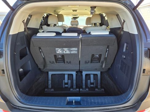 Used 2025 Kia Carnival EX image 15