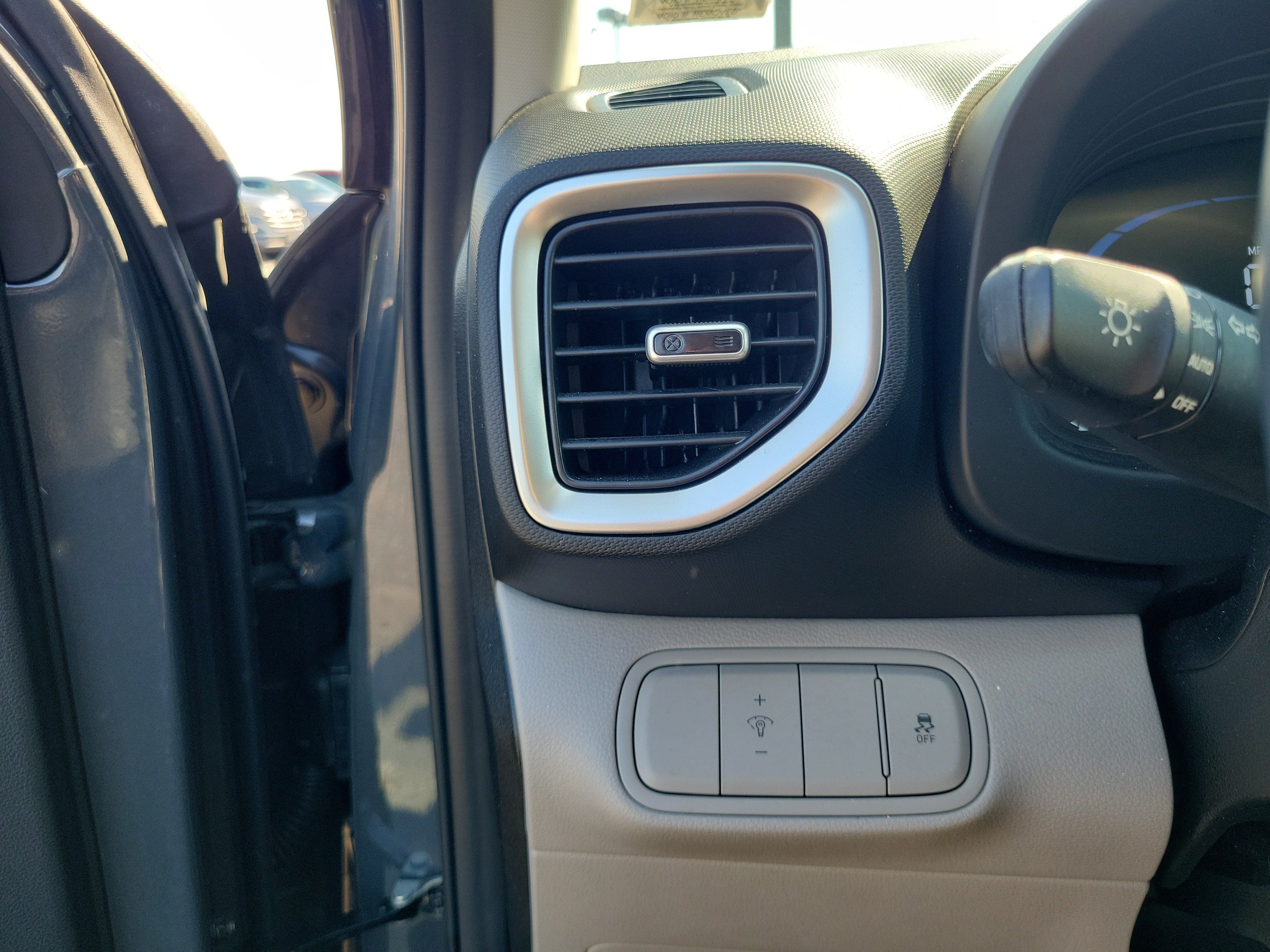 Used 2024 Hyundai Venue SEL FWD image 20