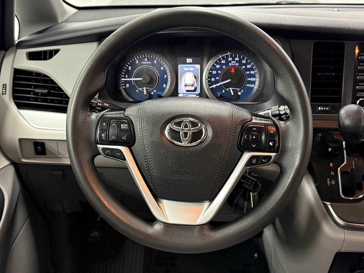 Used 2019 Toyota Sienna L FWD image 16