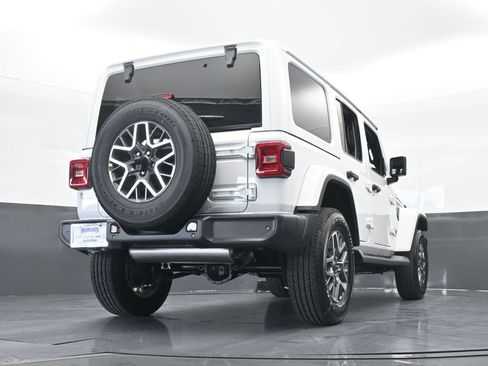 Used 2025 Jeep Wrangler Sahara AWD/4WD image 57