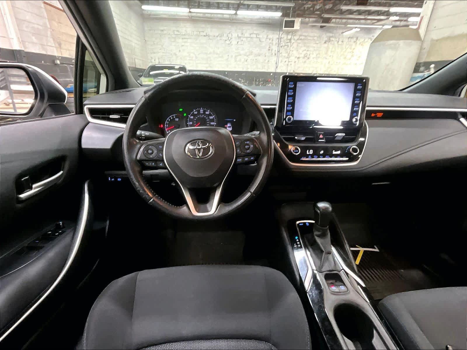 Used 2020 Toyota Corolla SE w/ SE Premium Package FWD image 8