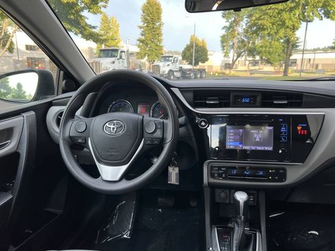 Used 2019 Toyota Corolla LE w/ Carpet Mat Package (TMS) FWD image 12