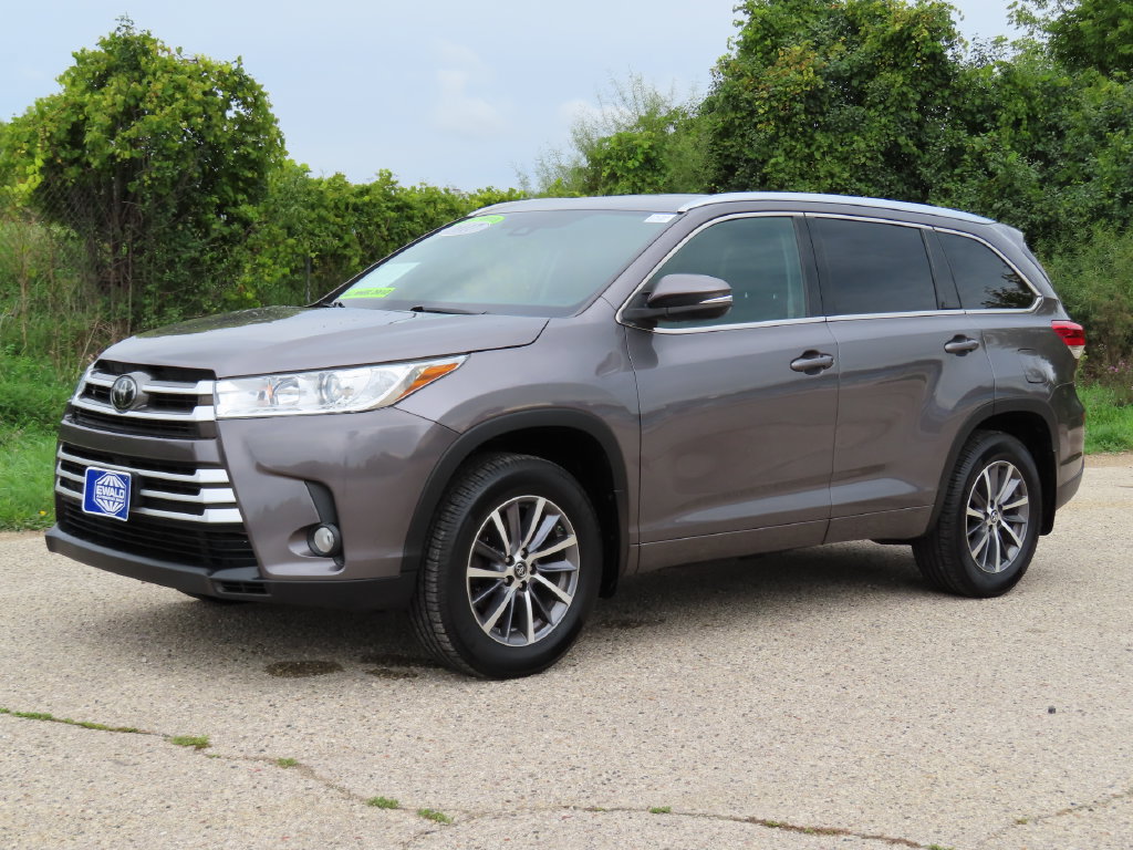 Used 2017 Toyota Highlander XLE AWD/4WD image 25
