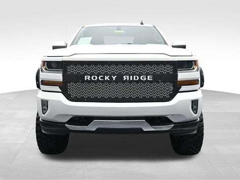 Used 2018 Chevrolet Silverado 1500 LT w/ All Star Edition AWD/4WD image 8