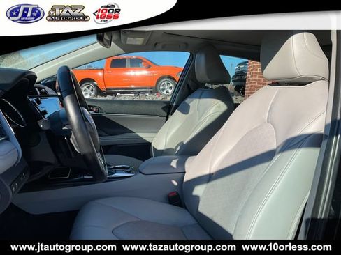 Used 2019 Toyota Camry XSE FWD image 9