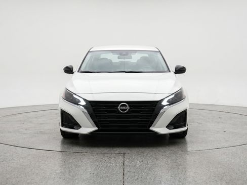Used 2025 Nissan Altima 2.5 SV FWD image 2