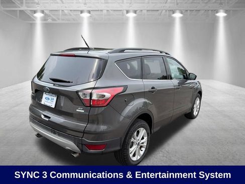 Used 2017 Ford Escape SE w/ Equipment Group 201A FWD image 8