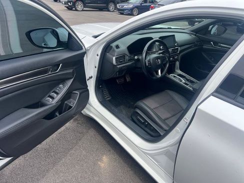Used 2020 Honda Accord Sport image 4