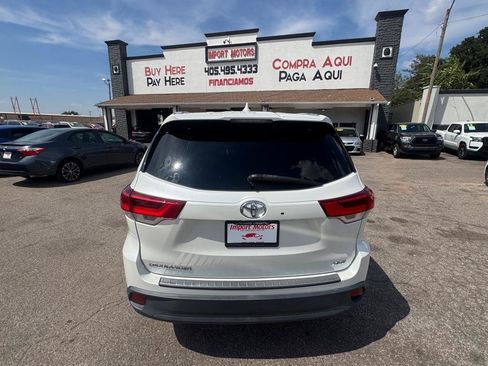 Used 2019 Toyota Highlander XLE FWD image 6