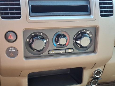 Used 2005 Nissan Frontier LE RWD image 24