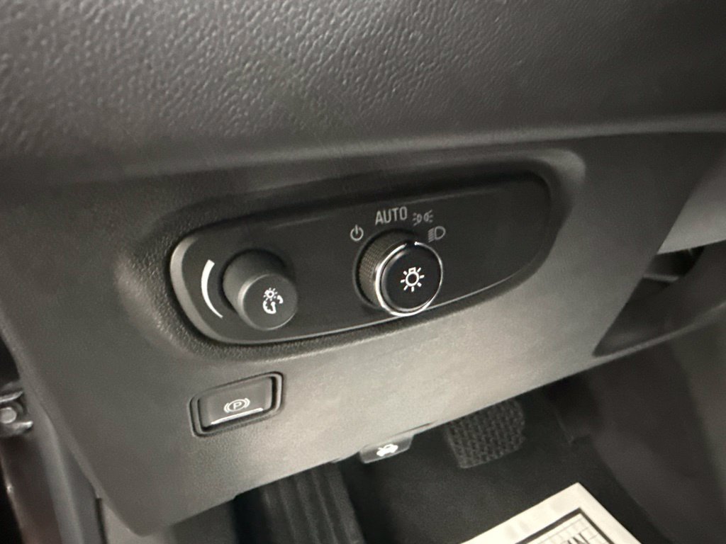 Used 2023 GMC Terrain SLE w/ LPO, Floor Liner Package AWD/4WD image 22