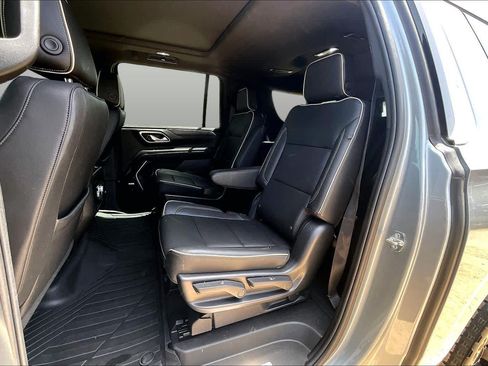 Used 2023 GMC Yukon XL SLT w/ SLT Luxury Package AWD/4WD image 21