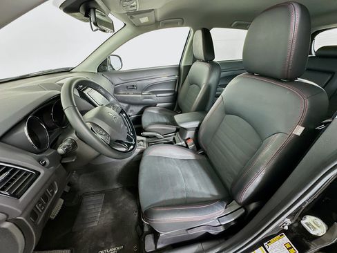 Used 2025 Mitsubishi Outlander Sport SE image 13