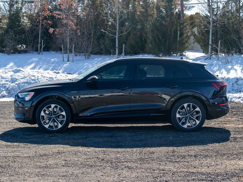 Used 2021 Audi e-tron Premium Plus w/ Premium Plus Package image 4