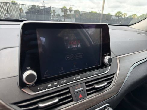 Certified 2023 Nissan Altima 2.5 SV FWD image 18