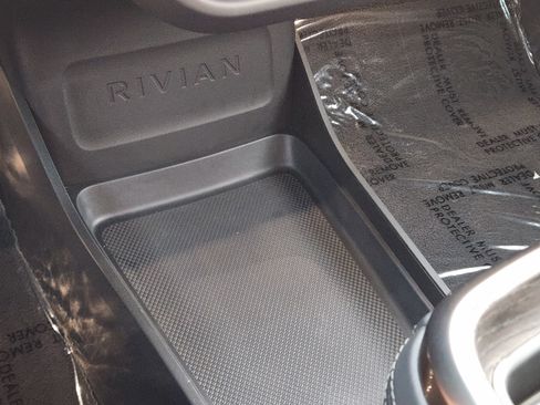 Used 2023 Rivian R1S Launch Edition Quad AWD/4WD image 12