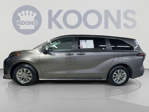 Used 2024 Toyota Sienna LE FWD image 7