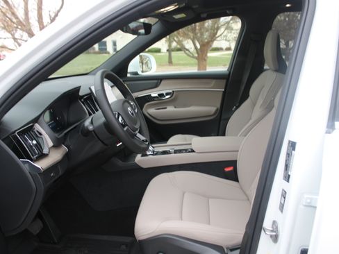 New 2026 Volvo XC90 B6 Plus w/ Protection Package AWD/4WD image 9