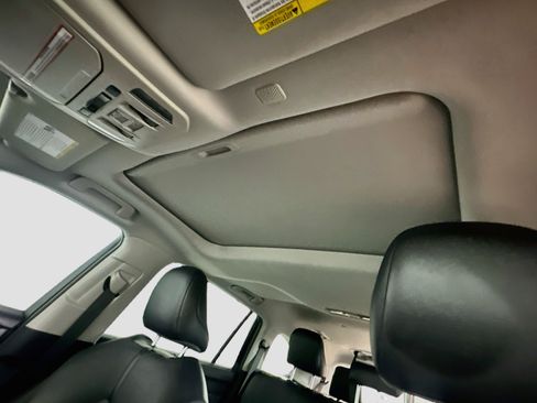 Used 2021 Toyota Highlander XLE FWD image 26