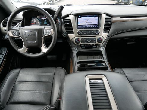 Used 2018 GMC Yukon Denali w/ Denali Ultimate Black Edition AWD/4WD image 10