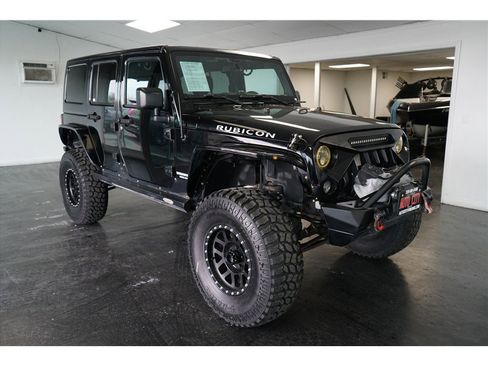 Used 2015 Jeep Wrangler Unlimited Rubicon w/ Connectivity Group image 9