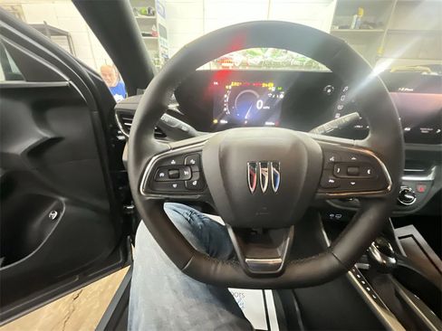 Used 2025 Buick Envista Preferred w/ Convenience I Package image 14