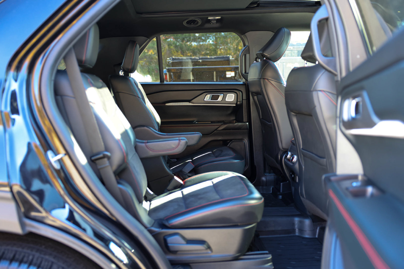 Used 2025 Ford Explorer ST w/ Sun And Sound Package AWD/4WD image 16