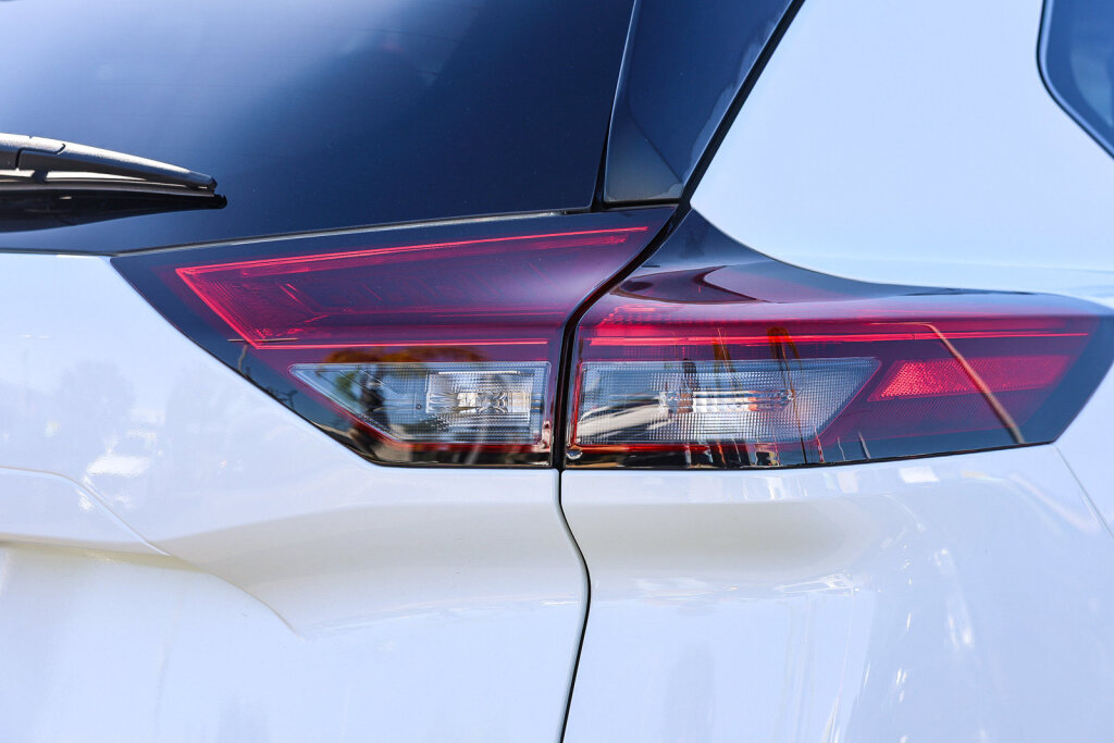 Used 2023 Nissan Rogue S FWD image 24