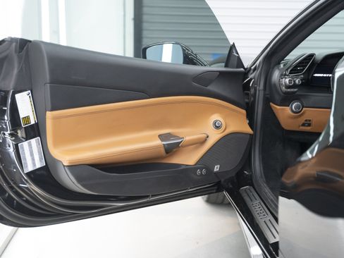 Used 2016 Ferrari 488 GTB RWD image 18