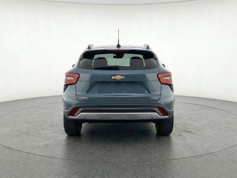 Used 2025 Chevrolet Trax LT w/ LT Convenience Package image 7