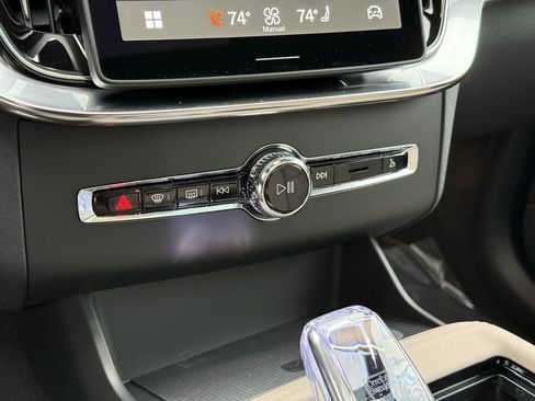 New 2026 Volvo XC90 B6 Plus w/ Protection Package Premier image 23