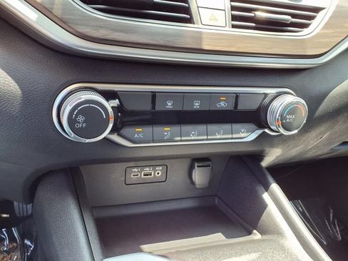 Used 2025 Nissan Altima 2.5 SV FWD image 7