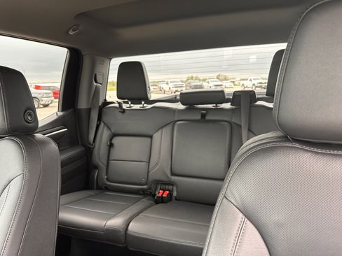 Used 2025 GMC Sierra 1500 SLT image 29