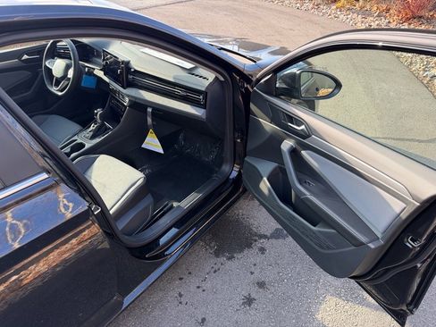 New 2025 Volkswagen Jetta SE image 11