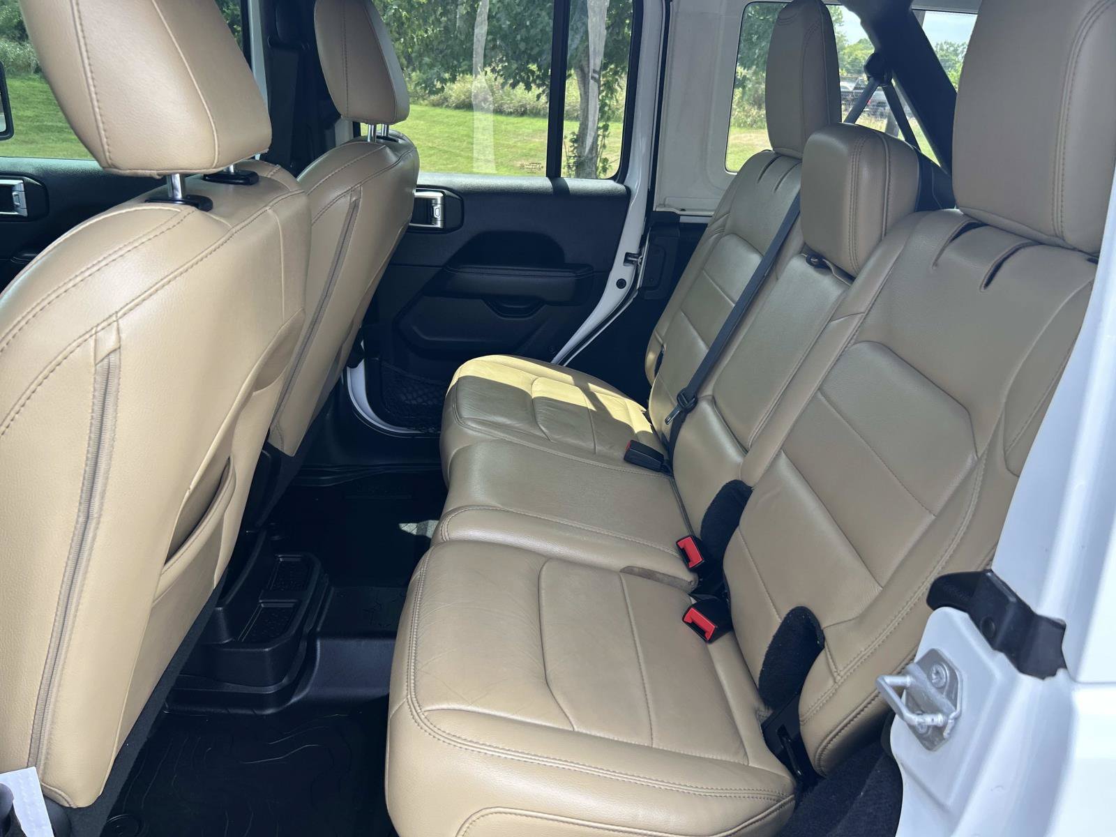 Used 2019 Jeep Wrangler Unlimited Sahara AWD/4WD image 26