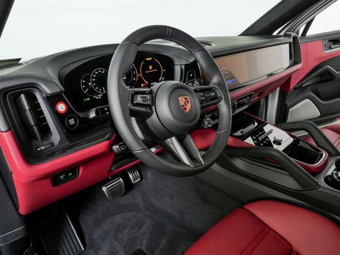 New 2026 Porsche Cayenne GTS AWD/4WD image 4