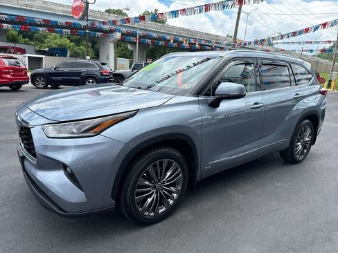 Used 2021 Toyota Highlander Limited AWD/4WD image 9