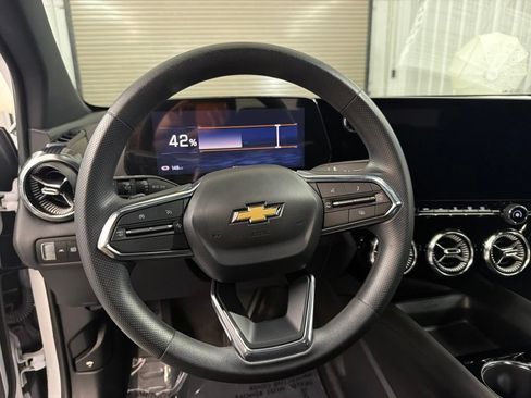 Used 2025 Chevrolet Blazer EV LT FWD image 13