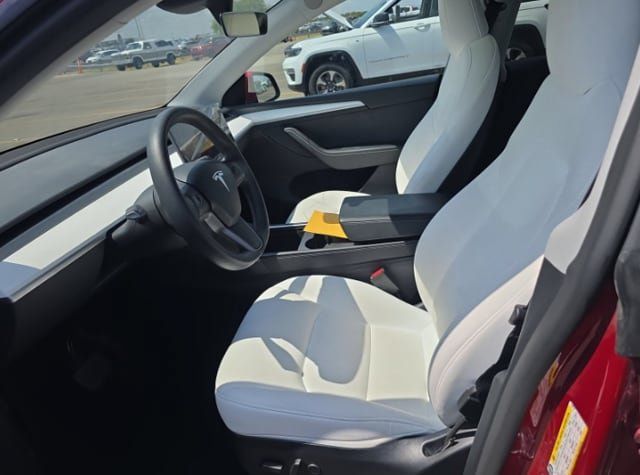 Used 2025 Tesla Model Y Long Range RWD image 9