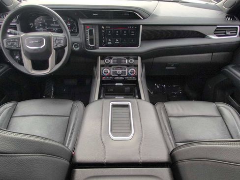 Used 2024 GMC Yukon XL Denali image 16