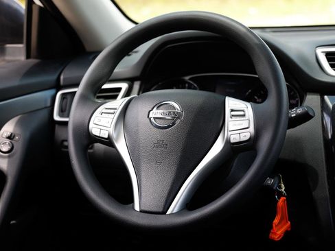 Used 2016 Nissan Rogue S FWD image 26