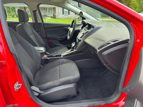 Used 2017 Ford Focus SE FWD image 9